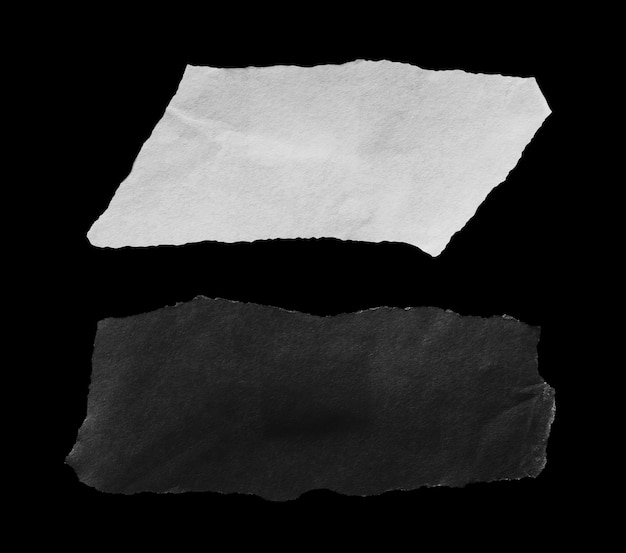 Carta strappata su sfondo nero