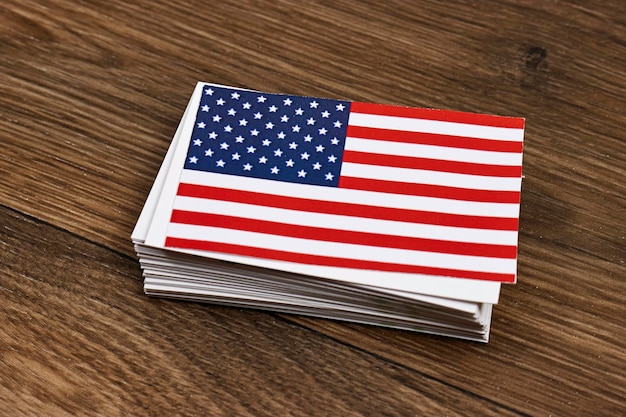 Carte della bandiera degli Stati Uniti per il 4 luglio, il Memorial Day, il Veterans Day o altre celebrazioni patriottiche su legno