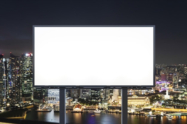 Cartellone stradale bianco vuoto con sfondo paesaggio urbano di Singapore di notte Poster pubblicitario di strada mock up rendering 3D Vista frontale Il concetto di comunicazione di marketing per vendere un'idea