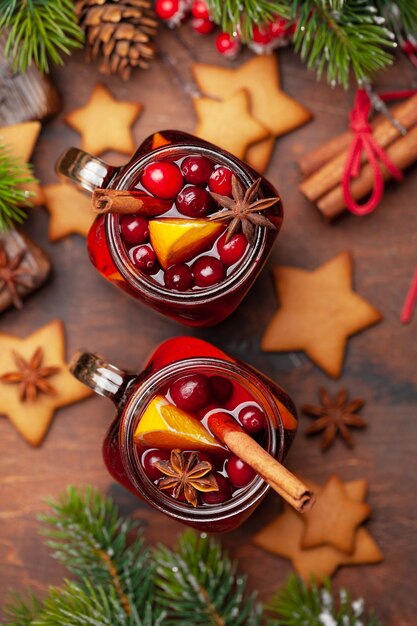 Cartolina d'auguri di Natale con biscotti e vin brulé