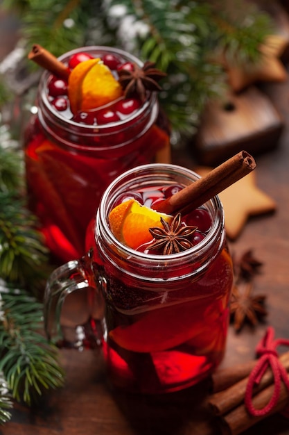 Cartolina d'auguri di Natale con biscotti e vin brulé