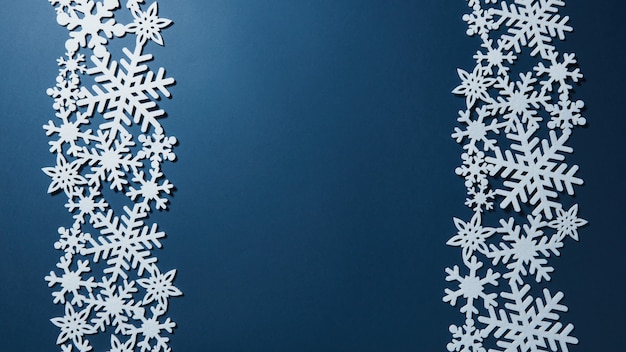 Cartolina di Natale con bordo di fiocchi di neve di Natale
