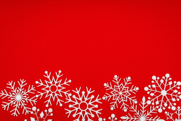 Cartolina di Natale vintage con veri fiocchi di neve di carta