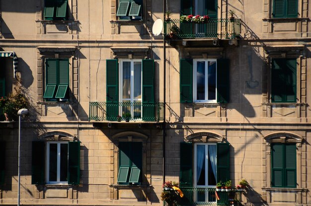 Casa a savona con finestra verde