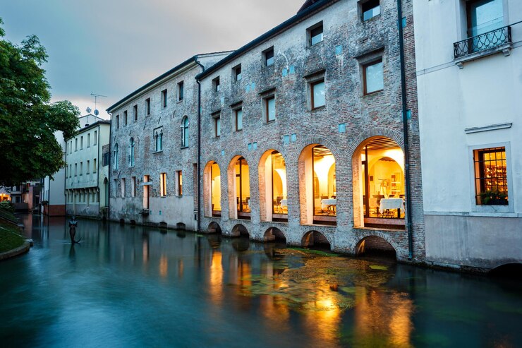 Casa Carraresi al tramonto a Treviso