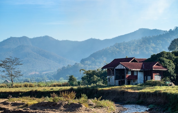 Casa fluviale, montagna, paesaggio a Chiang Mai