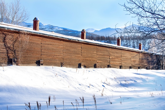 Casa in legno in una fattoria in montagna in Kamchatka