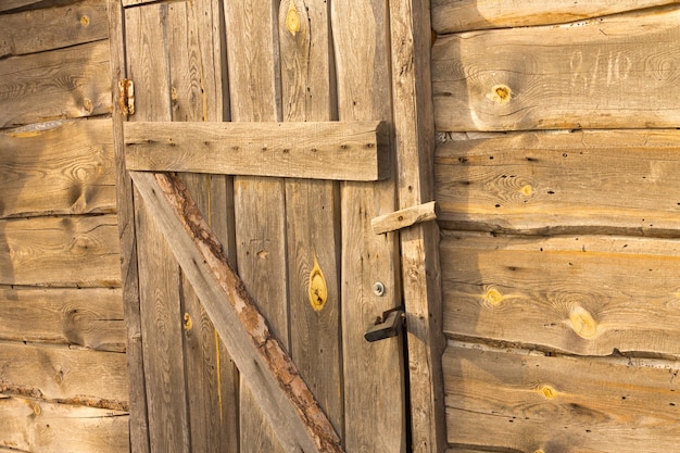 Casa in legno ricoperta di ardesia Costruzione in legno Casa estiva