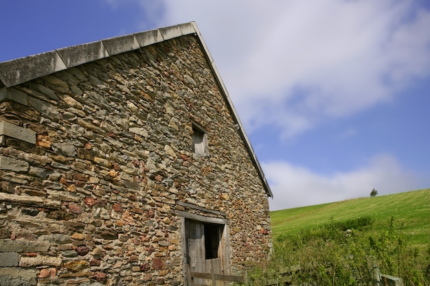 Casa in muratura in pietra nei Pirenei della Navarra