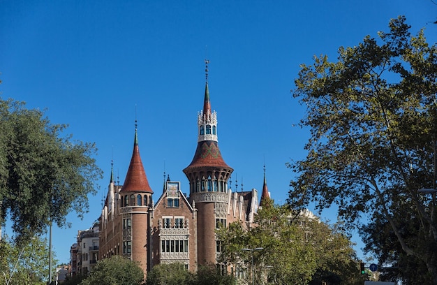 Casa modernista come un castello nella città di Barcellona