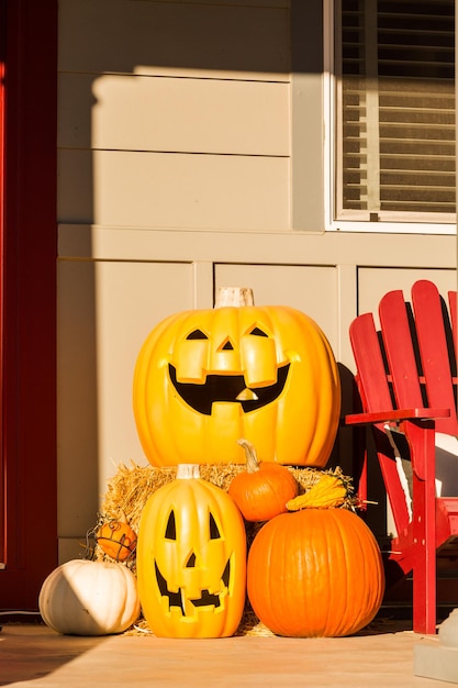 Casa residenziale decorata per le vacanze di Halloween.