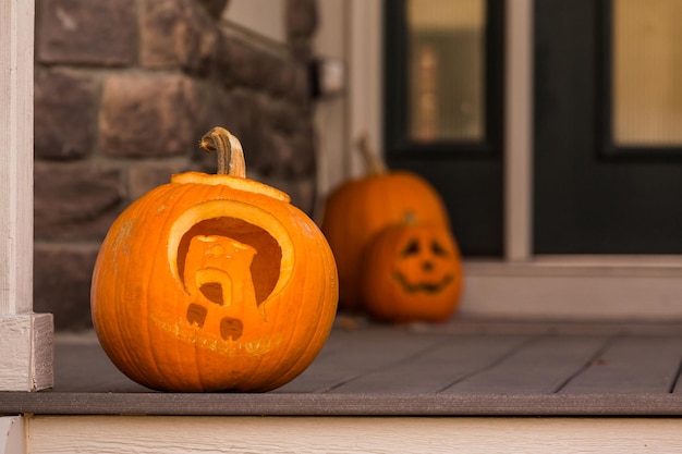 Casa residenziale decorata per le vacanze di Halloween.