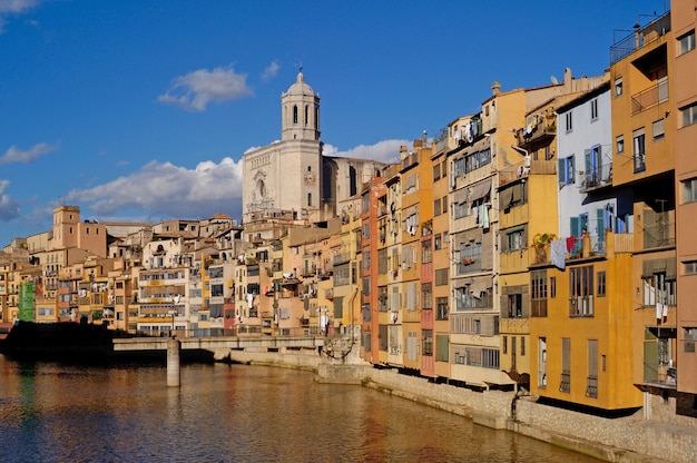 Casas Onyar nel centro storico di Girona