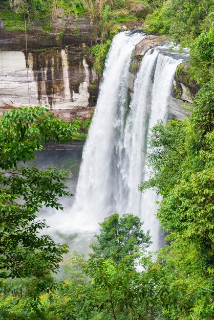 Cascata a Ubon Ratchathani, Tailandia,