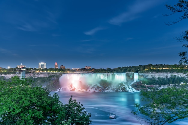 Cascata del Niagara di notte