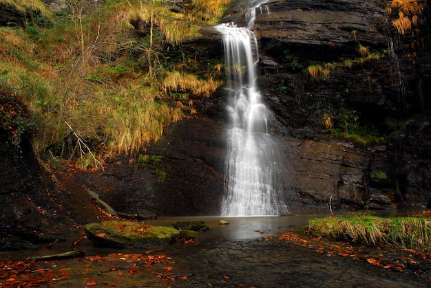 Cascata dell'Uguna nel Parco Naturale di Gorbeia. Paesi Baschi. Spagna