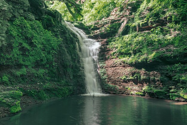 Cascata di alta montagna