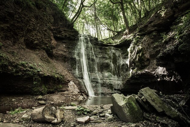 Cascata di alta montagna