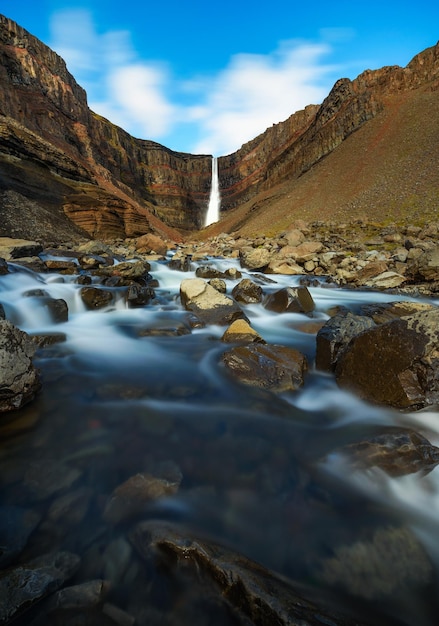 Cascata di Hengifoss nell'Islanda orientale