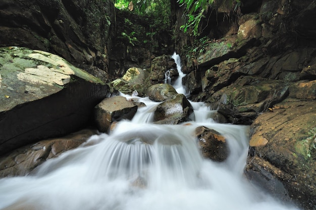 Cascata di Kionsom a Kota Kinabalu Sabah Malesia