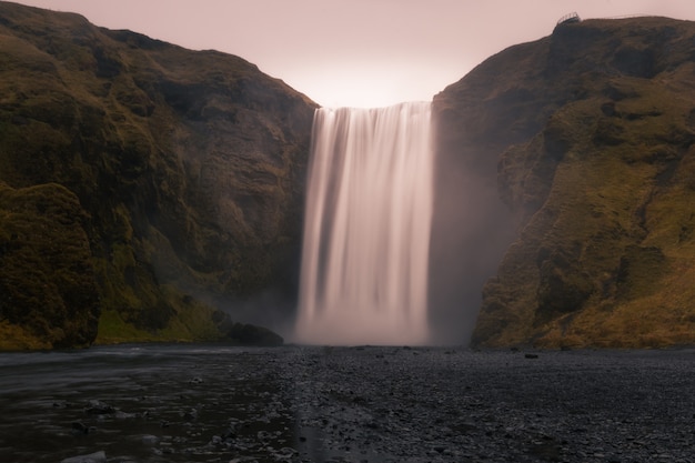 Cascata di Skógafoss in Islanda del sud.