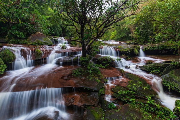 Cascata di Tad-Wiman-Thip, bella cascata in ThaiLand.