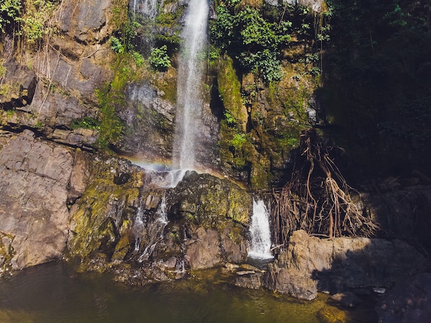 Cascata di Tam Nang, parco nazionale di Sri Phang Nga, distretto di Takuapa, Phang Nga, Tailandia.