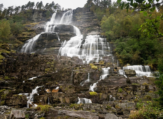 Cascata di Tvindefossen vicino a Voss in Norvegia