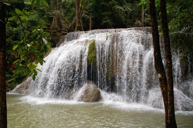 Cascata Erawan Kanchanaburi Thailandia