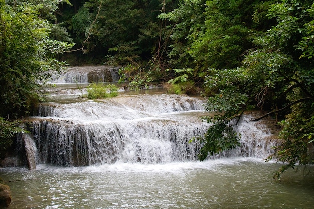 Cascata Erawan Kanchanaburi Thailandia