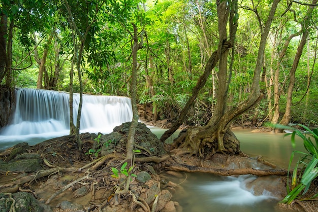 Cascata Huai Mae Khamin a Kanchanaburi Thailandia bellissima cascataxA