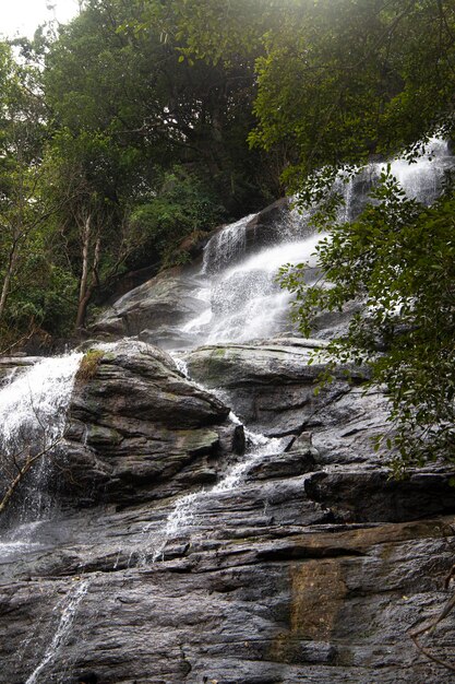 Cascata in montagna India