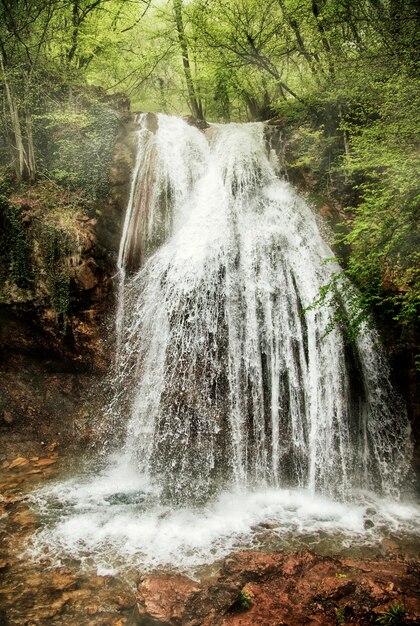 Cascata Jur-Jur nella penisola della Crimea sudorientale