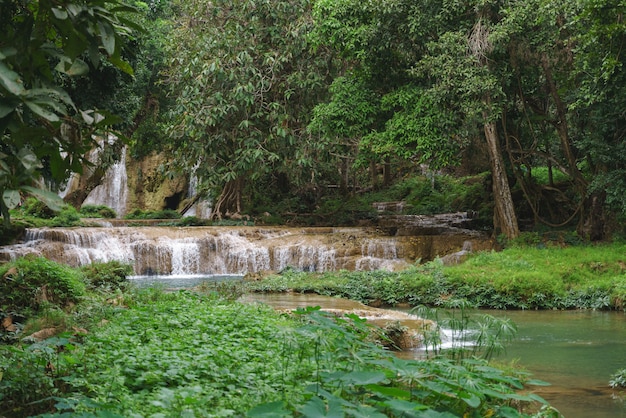 Cascata naturale nel paese asiatico