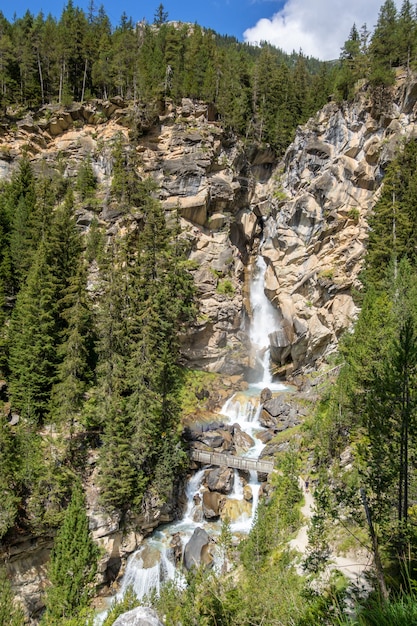 Cascata nel Parco Nazionale della Vanoise, Savoie, Alpi francesi