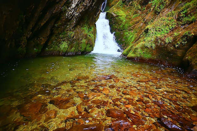 cascata paesaggio natura gocce acqua montagne ruscello sfondo Altai