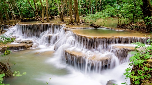 cascata provincia di kanchanaburi, paesaggio Thailandia