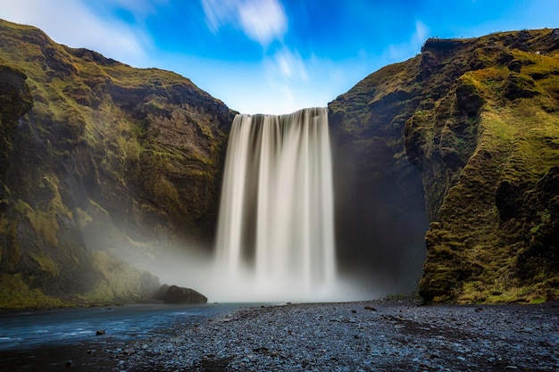 Cascata Skgafoss sul corso del fiume Skg nel sud dell'Islanda