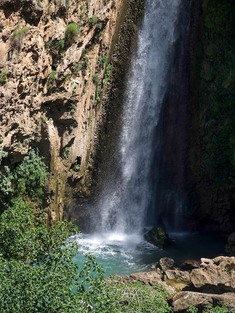 Cascata sotto il nuovo ponte a Ronda Spagna