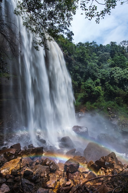 Cascata Tad-Loei-nga Bella cascata nella provincia di Loei, ThaiLand.