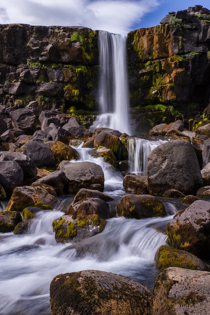 Cascata Öxarárfoss in Islanda durante l'estate