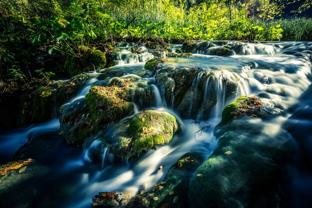 Cascate al sole nel Parco Nazionale di Plitvice