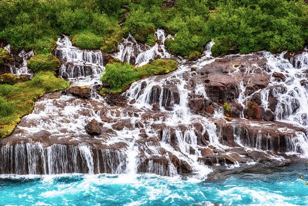 Cascate di Hraunfossar in Islanda