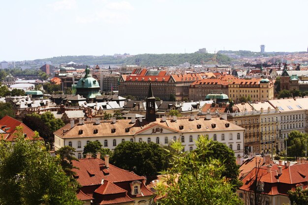 Case con i tradizionali tetti rossi a Praga. Foto di viaggio