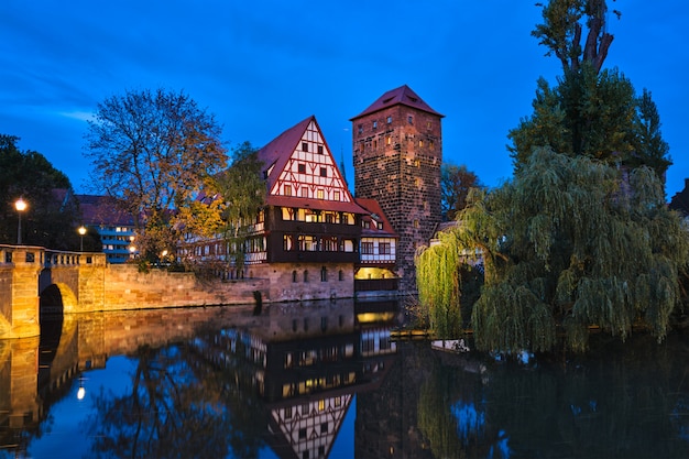 Case della città di Norimberga sulla riva del fiume Pegnitz. Norimberga, Franconia, Baviera, Germania