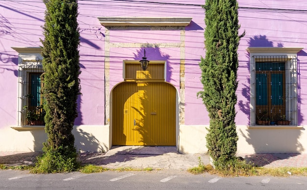 Case e strade coloniali colorate di Guadalajara nel centro storico vicino alla cattedrale di Guadalajara