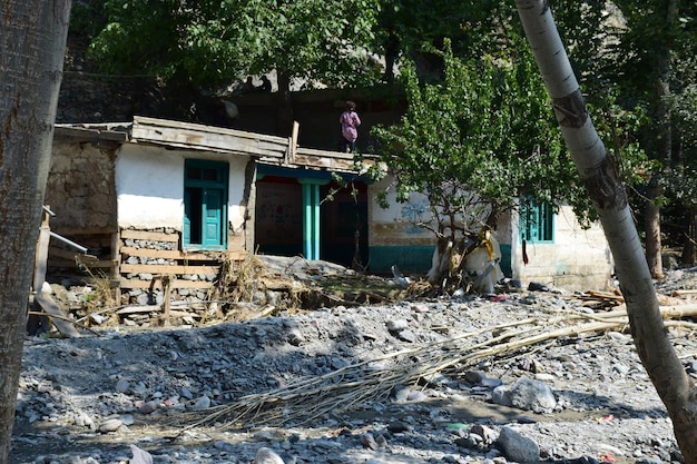 Case e villaggi colpiti dalle inondazioni a Kpk Pakistan 2022