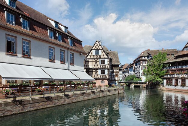 Case in riva al fiume a Strasburgo in Francia