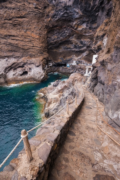 Case nascoste nella grotta dei pirati di El Poris de Candelaria, nell&#39;isola di La Palma, Isole Canarie