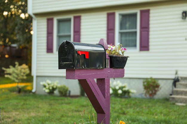 Casella postale di casa Simbolo di connessione in attesa di notizie e messaggi Riflette un senso di appartenenza e